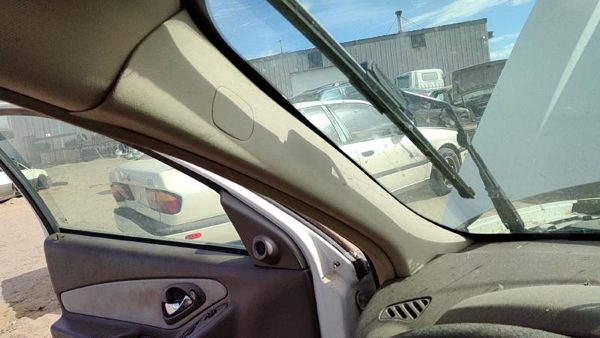 05 New Style Malibu Driver Left A Pillar Trim Windshield Post Panel Neutral 52E — photo 2