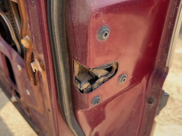 85-89 Buick Park Ave Passenger Right Front Door Latch With Rods/Cables Oem — photo 3