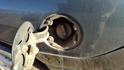 2002-2004 Dodge Intrepid Fuel Filler Neck Assembly With Gas Cap Oem 4581390Aa