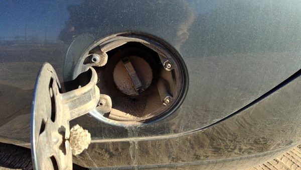 2002-2004 Dodge Intrepid Fuel Filler Neck Assembly With Gas Cap Oem 4581390Aa — photo 3