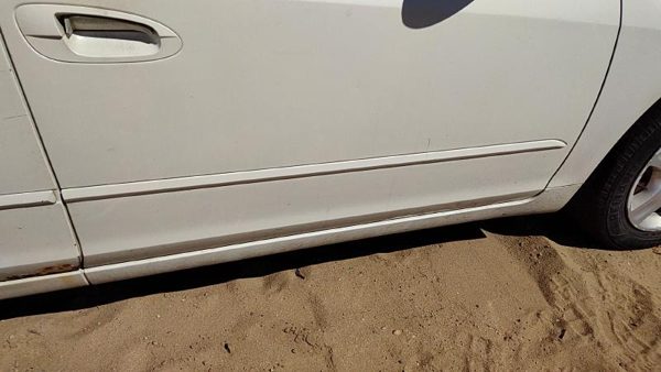 02-06 Altima Passenger Right Front Moulding From Door Oem Trim Strip White Qx3 — photo 1
