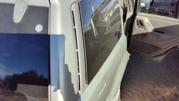 01 Grand Cherokee Passenger Right Rear Corner Moulding On Quarter Panel Silver — photo 3