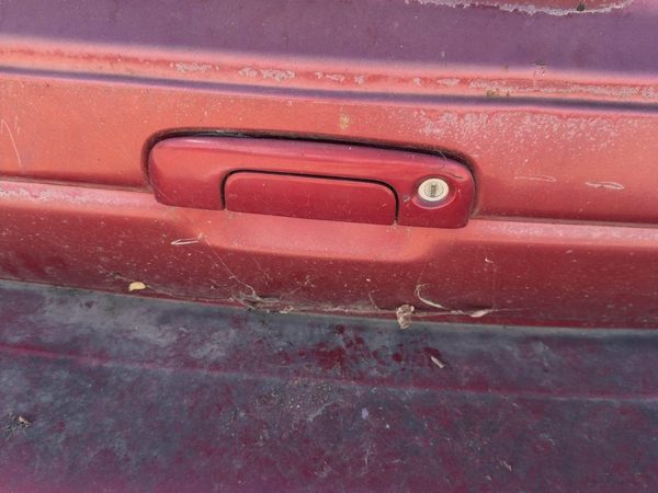 96-00 Chrysler Town & Country RH Liftgate Handle Lock Cylinder Candy Apple Red — photo 2