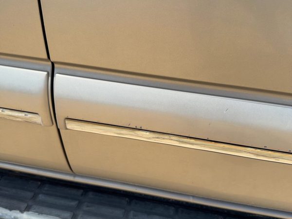00-06 Suburban Passenger Right Front Moulding From Door Trim Strip Pewter 11U — photo 2