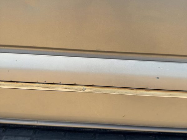 00-06 Suburban Passenger Right Front Moulding From Door Trim Strip Pewter 11U — photo 3