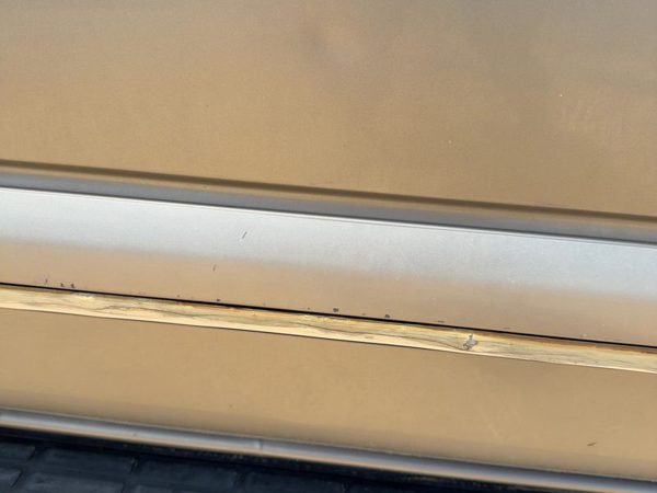 00-06 Suburban Passenger Right Front Moulding From Door Trim Strip Pewter 11U — photo 4