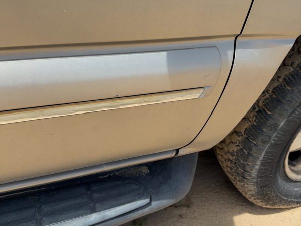 00-06 Suburban Passenger Right Front Moulding From Door Trim Strip Pewter 11U — photo 7