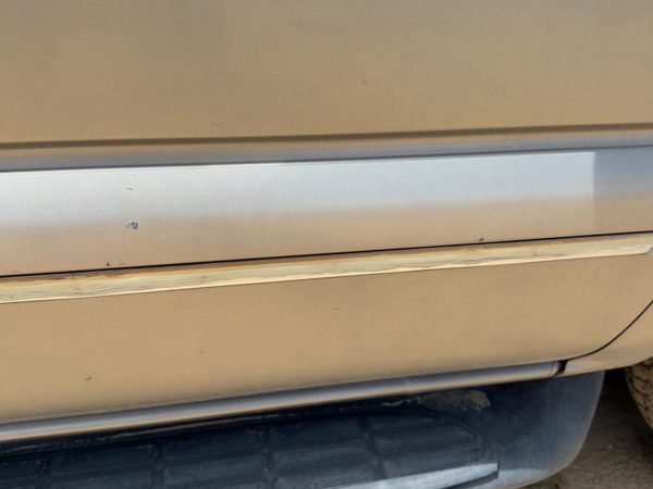 00-06 Suburban Passenger Right Front Moulding From Door Trim Strip Pewter 11U — photo 8