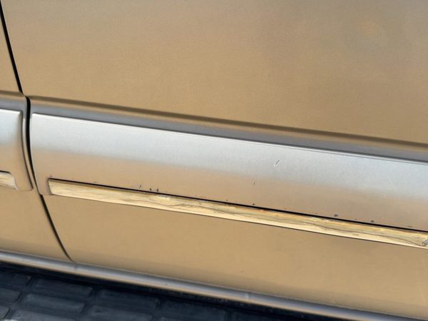 00-06 Suburban Passenger Right Front Moulding From Door Trim Strip Pewter 11U — photo 6