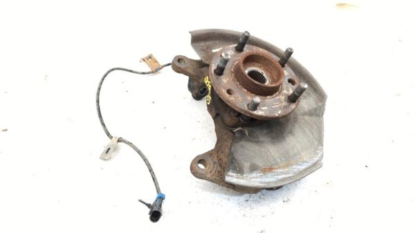 97-05 Blazer Passenger Right Front Spindle Steering Knuckle With Wheel Hub 4X4 — photo 1