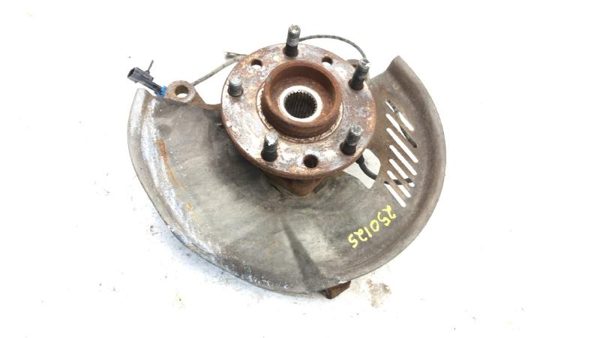 97-05 Blazer Passenger Right Front Spindle Steering Knuckle With Wheel Hub 4X4 — photo 2