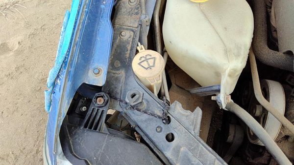 2008-2010 Dodge Avenger Windshield Washer Fluid Reservoir With Pump Wiper Tank — photo 3