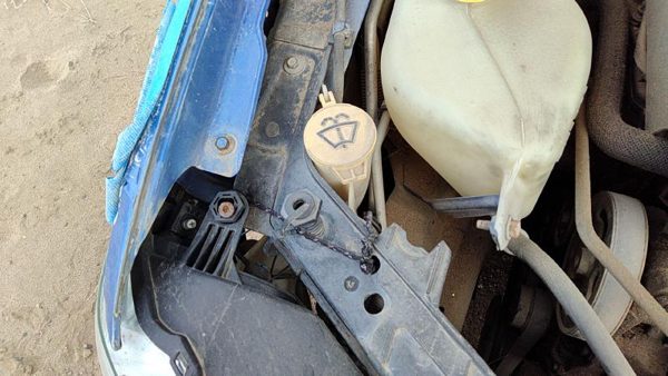 2008-2010 Dodge Avenger Windshield Washer Fluid Reservoir With Pump Wiper Tank — photo 4