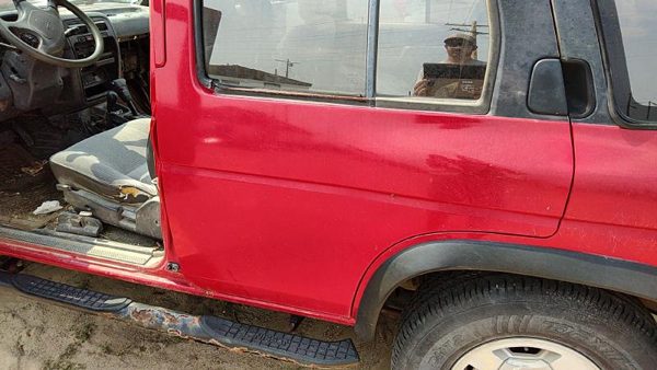 1995 Nissan Pathfinder Rear Door LH Red — photo 4