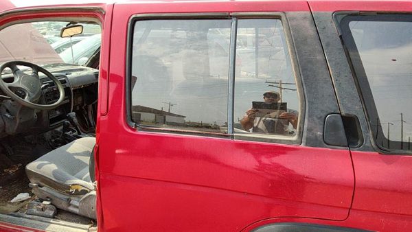 1995 Nissan Pathfinder Rear Door LH Red — photo 5