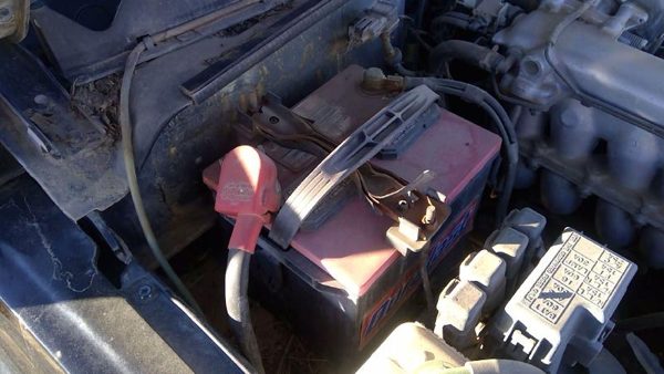 1996 Geo Tracker Complete Battery Box Mount Tray With Hold Down Oem 1.6l — photo 3