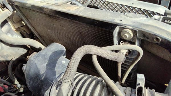 2004 Chevy Silverado 1500 Radiator 5.3L Auto Trans 15193110 — photo 1