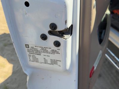 2003-2007 Chevy Silverado 2500 Driver Left Front Door Latch With Rods/Cables Oem