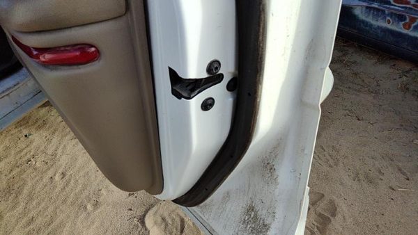 1997-2004 Buick Regal Passenger Right Front Door Latch With Rods/Cables Oem — photo 1
