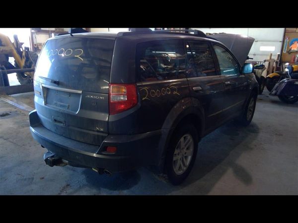 2002 Isuzu Axiom — vehicle photo 6