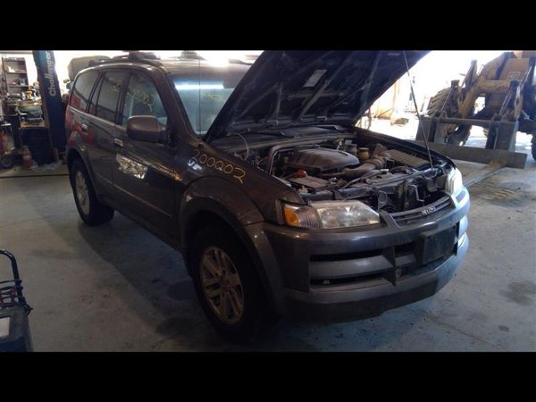 2002 Isuzu Axiom — vehicle photo 7