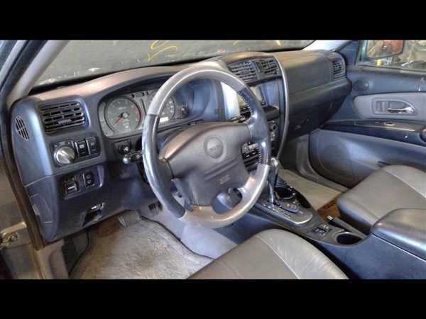 2002 Isuzu Axiom — vehicle photo 4