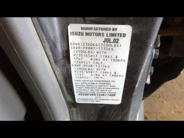 2002 Isuzu Axiom — vehicle photo 3