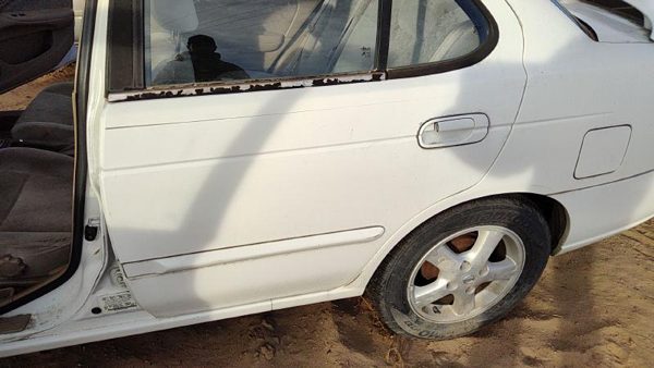 2002 Nissan Sentra Rear Door LH White QM1 — photo 3