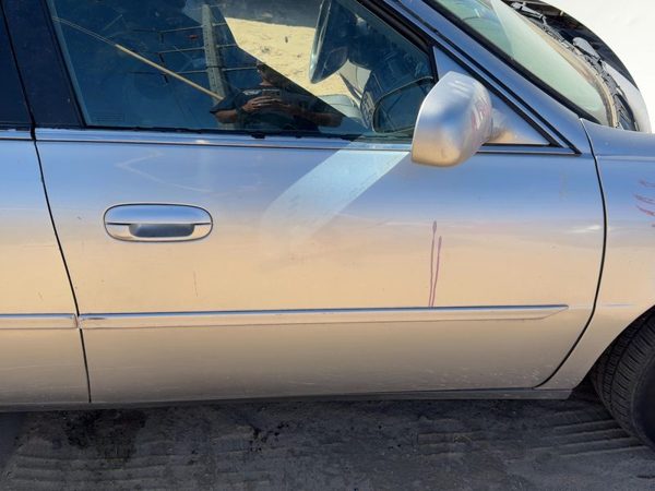 2005 Cadillac Deville Front Door RH Platinum 67U — photo 3