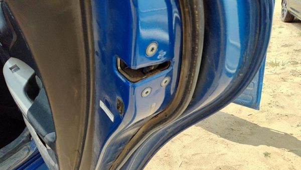 2009-13 Toyota Corolla Passenger Right Rear Door Latch With Rods/Cables Oem Back — photo 2
