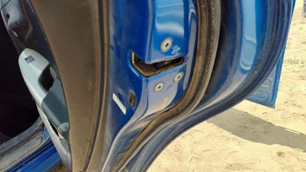 2009-13 Toyota Corolla Passenger Right Rear Door Latch With Rods/Cables Oem Back — photo 1