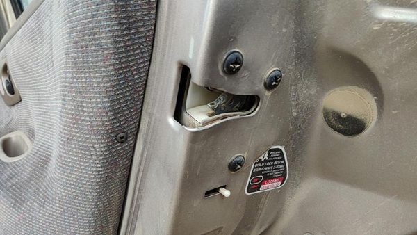 1995-2000 Ford Contour Passenger Right Rear Door Latch With Rods/Cables Oem Back — photo 2