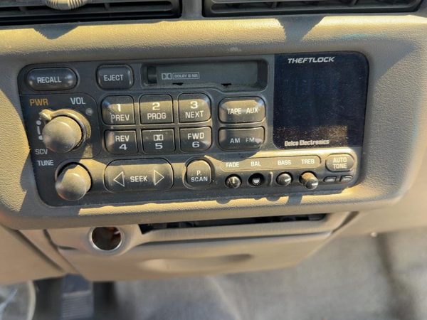 1996-2001 Chevy Lumina Factory AM FM Stereo Cassette Radio Music Search UL0 OEM — photo 2