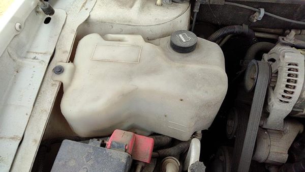 2004 Buick LeSabre Coolant Recovery Bottle — photo 3
