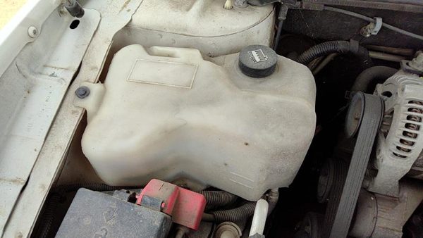 2004 Buick LeSabre Coolant Recovery Bottle — photo 4