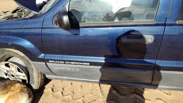 2004 Jeep Grand Cherokee Front Door LH Blue PB8 — photo 1
