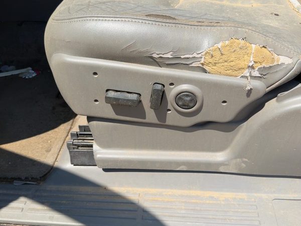 05 Suburban 1500 Driver Left Side Power Seat Switch With Trim Panel Oem Gray 92I — photo 2