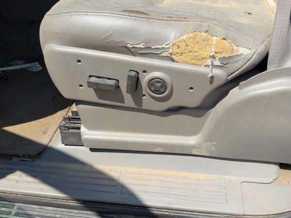 05 Suburban 1500 Driver Left Side Power Seat Switch With Trim Panel Oem Gray 92I — photo 1