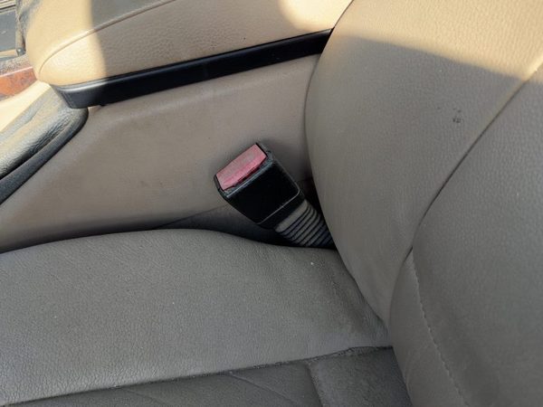 2000-2006 Bmw X5 Driver Left Front Seat Belt Buckle Receiver Oem E53 Beige Lchc — photo 2