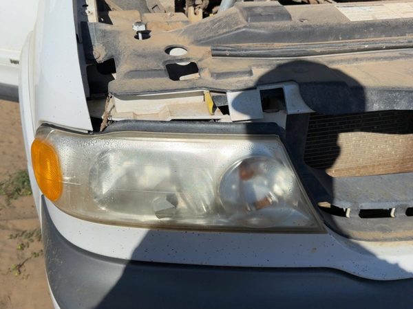1998 Lincoln Navigator Headlamp Assembly RH — photo 2