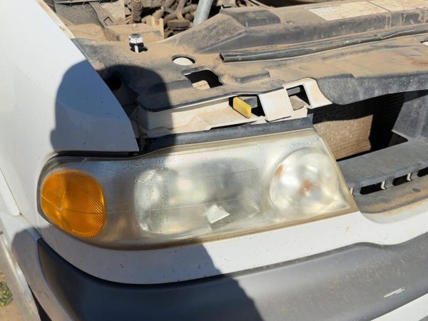 1998 Lincoln Navigator Headlamp Assembly RH — photo 3