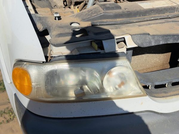 1998 Lincoln Navigator Headlamp Assembly RH — photo 4