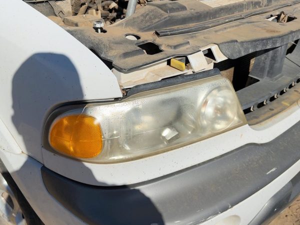 1998 Lincoln Navigator Headlamp Assembly RH — photo 5