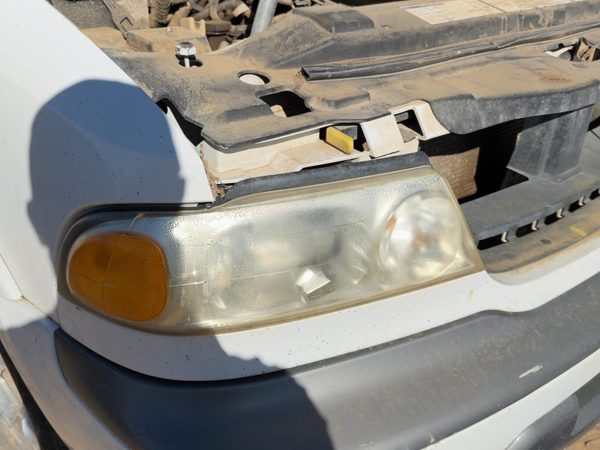 1998 Lincoln Navigator Headlamp Assembly RH — photo 6
