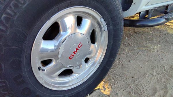 2001 Suburban 1500 Wheel Gmc 2 — photo 2
