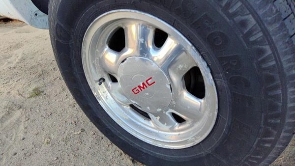 2001 Suburban 1500 Wheel Gmc 2 — photo 3