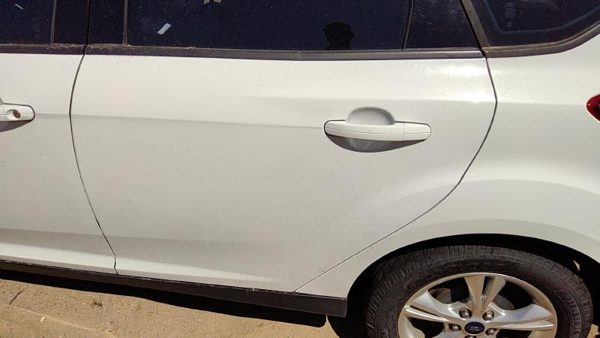 2014 Ford Focus Rear Door LH White Yz — photo 3