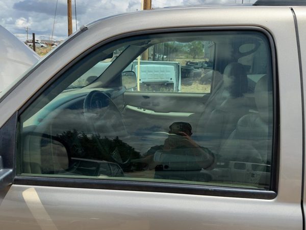 2000-2006 Chevy Suburban Driver Left Front Side Window Door Glass Oem 15891714 — photo 2