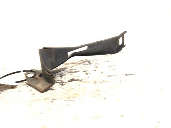 84-87 C4 Corvette Front Inner Fender Wheelhouse Support Bracket Passenger Side — photo 1