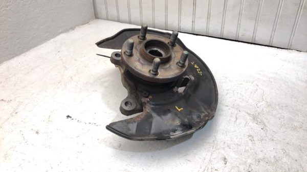 2003-08 Toyota Corolla Driver Left Front Spindle Steering Knuckle With Wheel Hub — photo 1